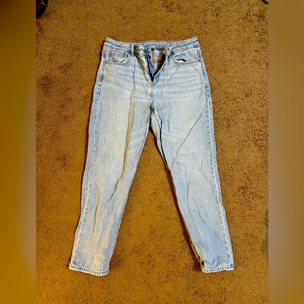 American Eagle High Waisted women’s jeans, tapered leg, light wash